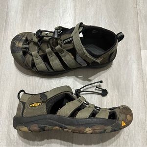 Keen Camouflage Green Woman’s Sandals Sz 6